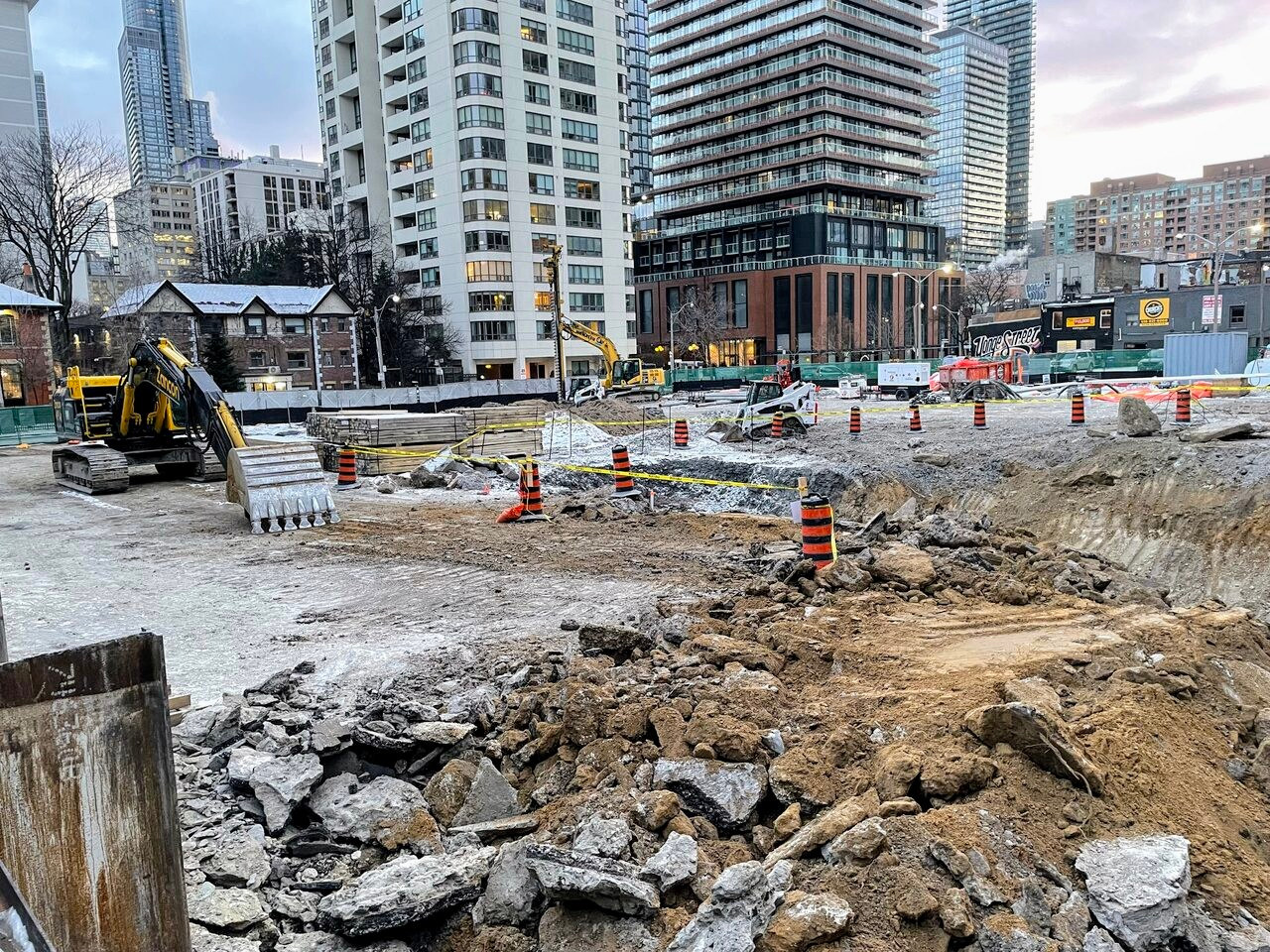 Plaza Yonge @ Wellesley Station — photo 4