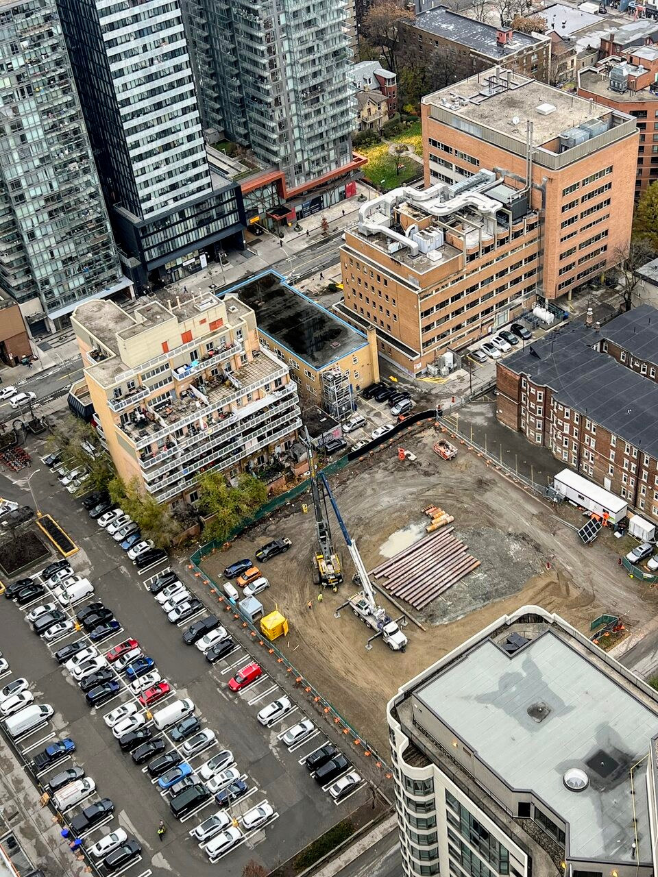 Plaza Yonge @ Wellesley Station — photo 5